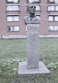 Памятник Г. Свиридову на Аллее Славы Гуманитарного университета профсоюзов. Фото Н. Колдышевой. 9 сентября 2008 г.