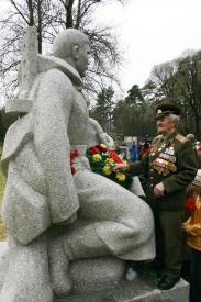Окрытие памятника "Ветеранам Зеленогорска". Фото с сайта http://terijoki.spb.ru/g2/main.php?g2_itemId=9021