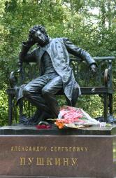 Памятник А.С. Пушкину в лицейском саду