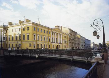 Grenadersky Bridge over Griboedova Canal.