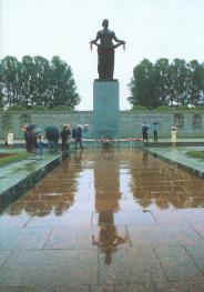 Пискаревское мемориальное кладбище.