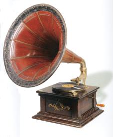 Desktop phonograph with amplifier. A. Rozmylov manufacture. St. Petersburg. The early 20th century.