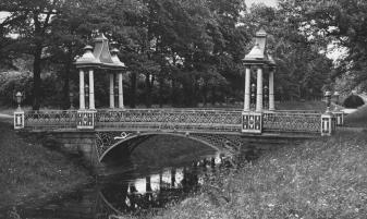 Alexander Park, the. The Small Chinese Bridge.