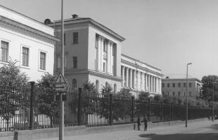 Главное здание Михайловской артиллерийской академии