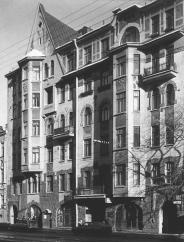 Дом, в котором жил Л.С.Берг (8 линия В.О., 53)