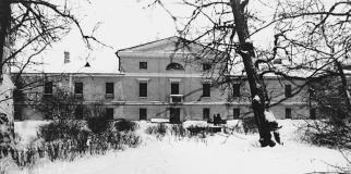 The finishing school (163 Fontanka River Embankment).
