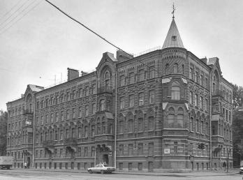 House at the Eight Line of Vasilievsky Island, where O.E.Mandelstam lived.