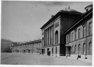 Building of the Stables Department. Photo, 1900s.