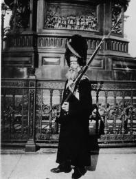 Palace Grenadier Standing Guard at Monument to Emperor Nicholas I. Photo, 1913.