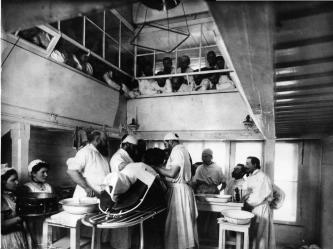 Операционная Еленинского повивального института. Фото 1903.