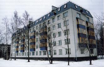 Contemporary Architecture. A newly-reconstructed large block apartment house on Torzhkovskaya Street.