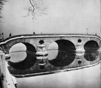 Prachechny Bridge across the Fontanka River.