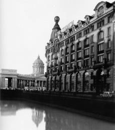 Building of Singer Company ("The house of books").