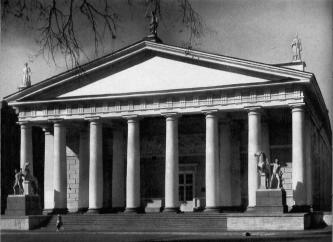 Manege central exhibition hall.