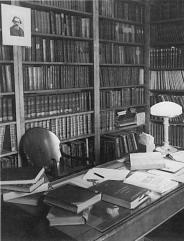 Study of D.S.Likhachev in the Pushkin House.