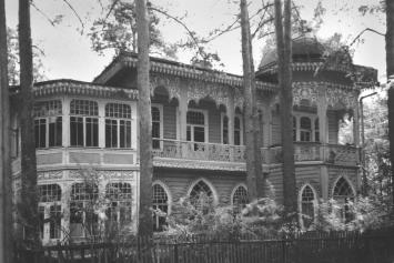 Summer residence in Komarovo.
