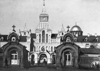 Главный вход в Троице-Сергиеву пустынь