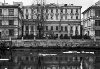 Здание Общины сестер милосердия им. Кауфмана (наб. реки Фонтанка, 148). Фото 1980-х гг.