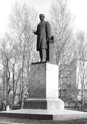 Памятник А.С. Попову. 1959. Скульпторы В.Я. Боголюбов, В.В. Исаева