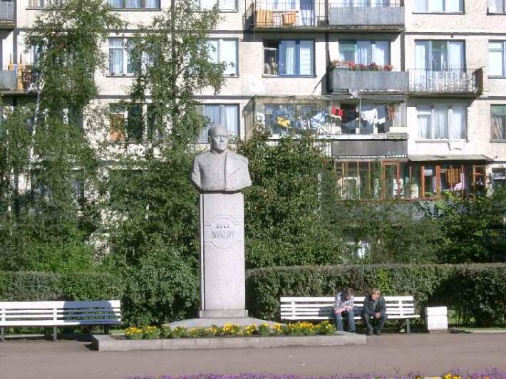 Памятник Г. Жукову. Фото В. Лурье с сайта http://www.petrograph.ru/