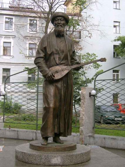 Памятник Джамбулу. Фото В. Лурье с сайта http://www.petrograph.ru/