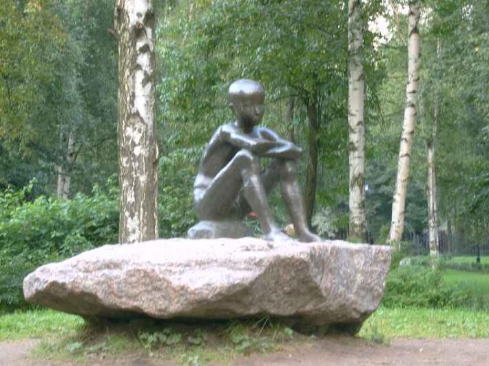 Память о детстве. Фото В. Лурье с сайта http://www.petrograph.ru/