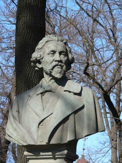 Памятник Репину. Фото В.Ф. Лурье с сайта http://www.petrograph.ru/