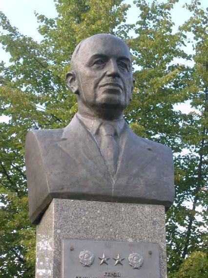 Бюст Щукина. Фото В. Лурье с сайта http://www.petrograph.ru/