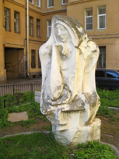 Женщина-мыслитель. Фото А. Габдуллина. (Дворец творчества юных). Июнь 2008 г.