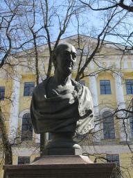 И.И. Бецкой. Памятник-бюст перед зданием Воспитательного Дома (наб. реки Мойки, 52). 1868. Скульпторы Я. И. Земельгак, А.П. Лаверецкий.
