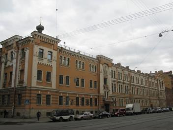 Здание Свято-Троицкой общины сестер милосердия (ныне занято Российским НИИ гематологии и трансфузиологии). Фотограф О.Л. Лейкинд. 2009