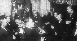 Заседание Совета русского общества любителей мироведения во главе с Н.А. Морозовым.
Изображение с сайта: http://refdb.ru/images/1010/2018210/69e51793.jpg