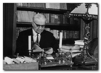 Н.В. Измайлов.
Изображение с сайта: http://www.pushkinskijdom.ru/Portals/0/prezentacia/irliSotrud/09.html